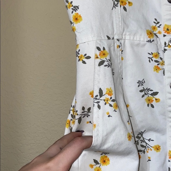 Button up White Floral Sundress With Pockets - Picture 5 of 7